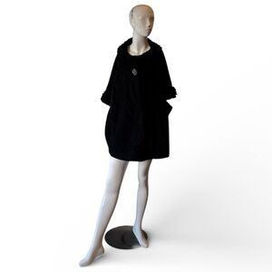 Iluvia 1978 Italy Wool Blend Textured Black Ornate Button Cape Size L/XL NWT